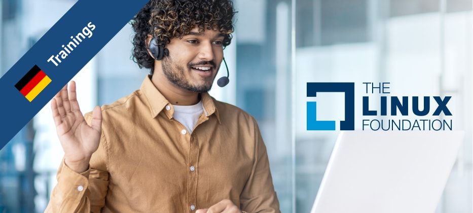 Junger Mann mit Headset in Online-Training, dunkelblauer Banner für Trainings mit deutscher Flagge, Linux Foundation Logo.