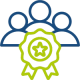 Icon mit drei Personen und grünem Siegel mit Stern, symbolisiert erfahrene Experten und Teamkompetenz.