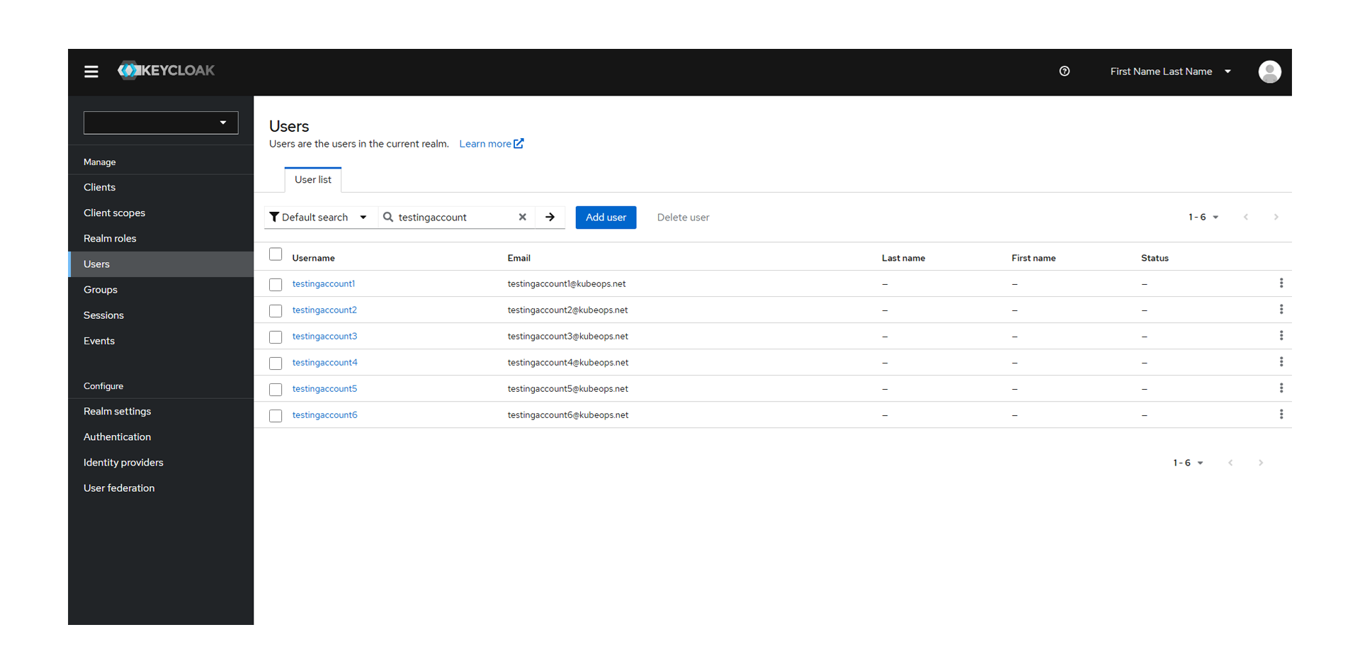 Keycloak-Benutzerverwaltung mit einer Liste von Testbenutzerkonten. Die Benutzer haben E-Mail-Adressen unter der Domain kubeops.net. Linksseitige Navigation mit Kategorien wie Clients, Realm-Rollen, Benutzer und Authentifizierung.