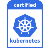 Zertifiziertes Kubernetes-Logo mit Steuerrad und blauem Rahmen, symbolisiert Standardkonformität.